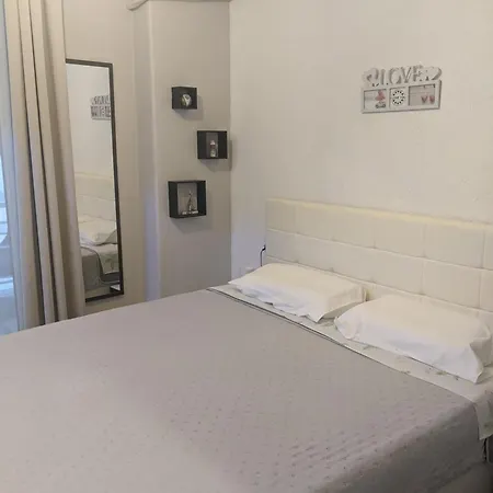 Emanuela Holidays With Private Parking Apartman *